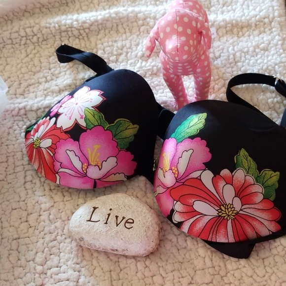 Victoria's Secret Other - 💗Gorgeous VS bra..new without tags 💗